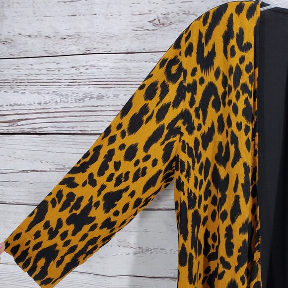 Glam Black Leopard Print Contrast Roll Tab Open Cardigan Size Medium - Picture 10 of 15